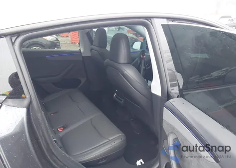 2026 Tesla Model Y Long Range Launch Series/Premium All-Wheel Drive z USA, uszkodzony, nr VIN 7SAYGDEE1TA587485